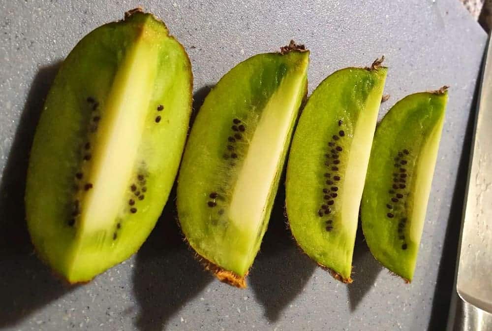 cut kiwi