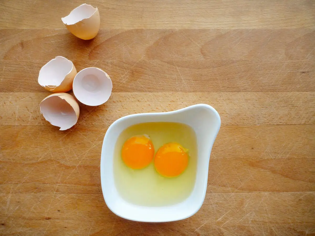 What Is The Color Of Egg Yolks?